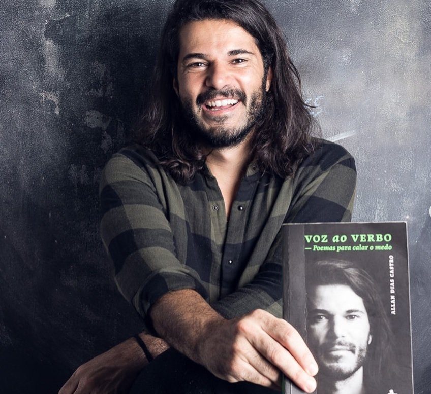 Allan Dias Castro com o livro Voz ao Verbo